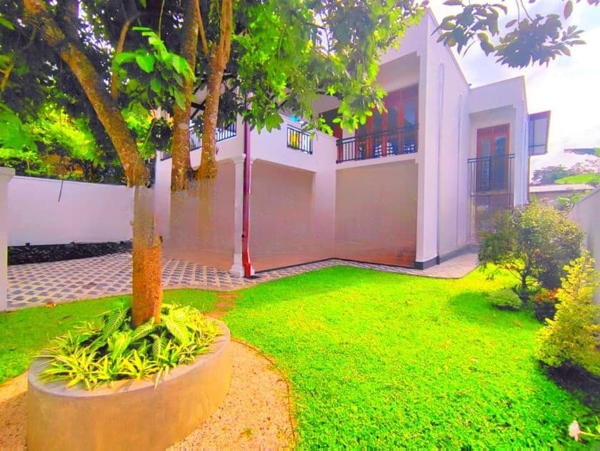 පර්චස් 15 ක සුකෝපබෝගී තෙමහල් නිවස විකිනීමට - කැස්බෑව