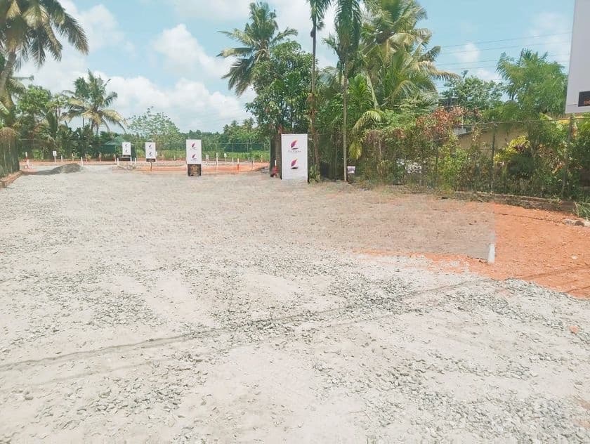 Land for Sale in Kandana Ganemulla 276 Road Commercial Plots