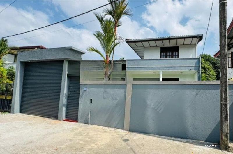 Kelaniya, Vihara Mawatha 05 Bedroom House for Immediate Sale