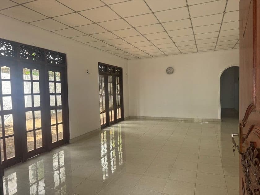 Single Storey House for Sale in Thalawathugoda