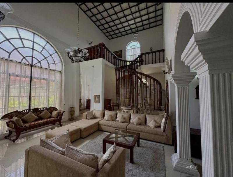 Modern luxury 2 storied 04 Bedroom House in Bambalapitiya for Sale