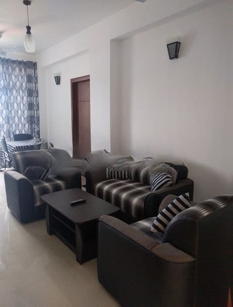 Holiday 2 Bedroom Furnished Apartment with Pool & GYM - Mount Lavinia