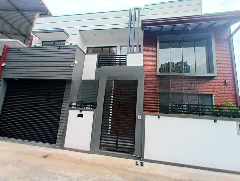 Modern 3-Storey Luxury Home – Mattogoda, Polgasovita