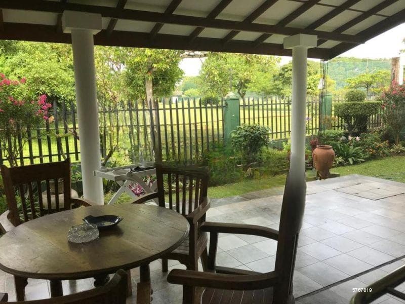 Golf Course View | 5 Bed, 5 Bath | 5,500 sq.ft – Colombo 8