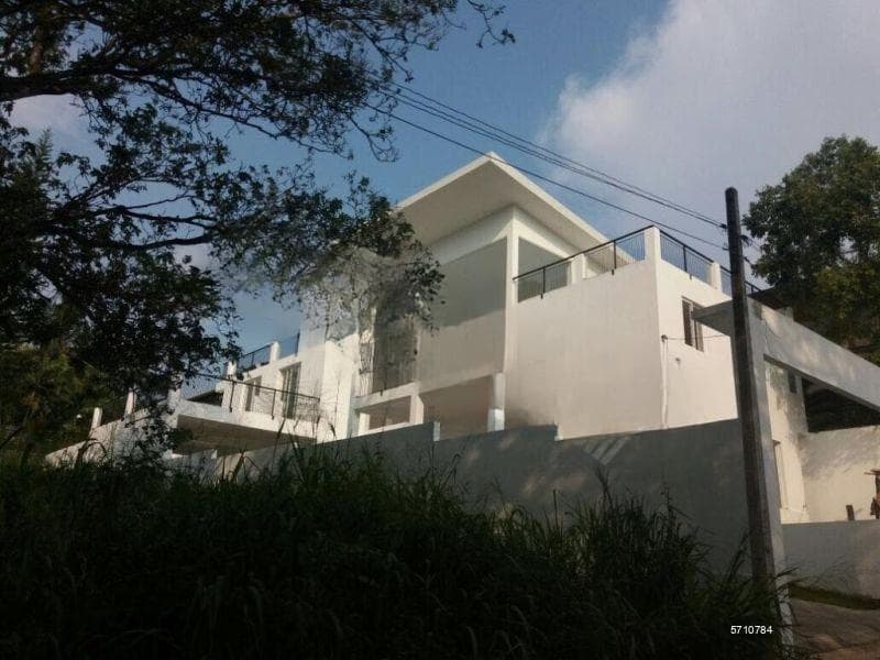 Architect designed residence in highly residential area in Thalawattugoda on lease to discerning upmarket client.