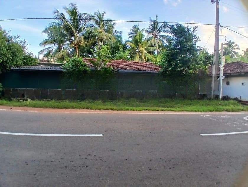 Commercial Property for Sale in Gampaha Miriswatta Wathuregama Road