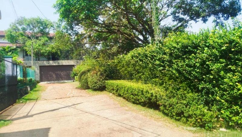 49.5 perches Prime land with house for sale in Nugegoda for Rs. 5 million (Per Perch)