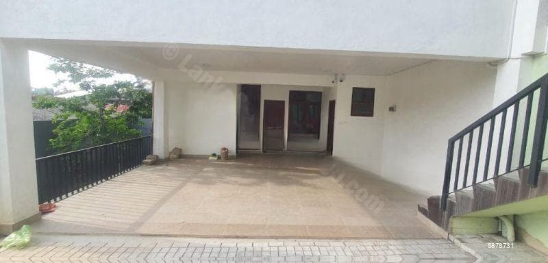 Brand-New 6-Bedroom Modern Residence with Rooftop in Malabe | SH15322