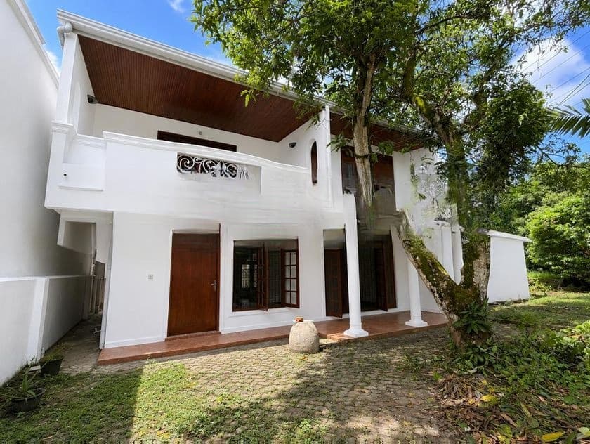 Spacious House for Sale in Boralesgamuwa