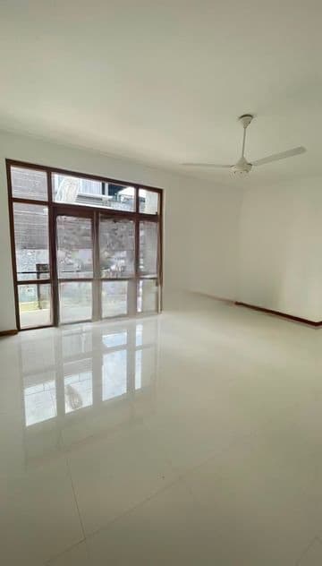 Luxury |Unfurnished| House For Rent in Battaamulla - EH432