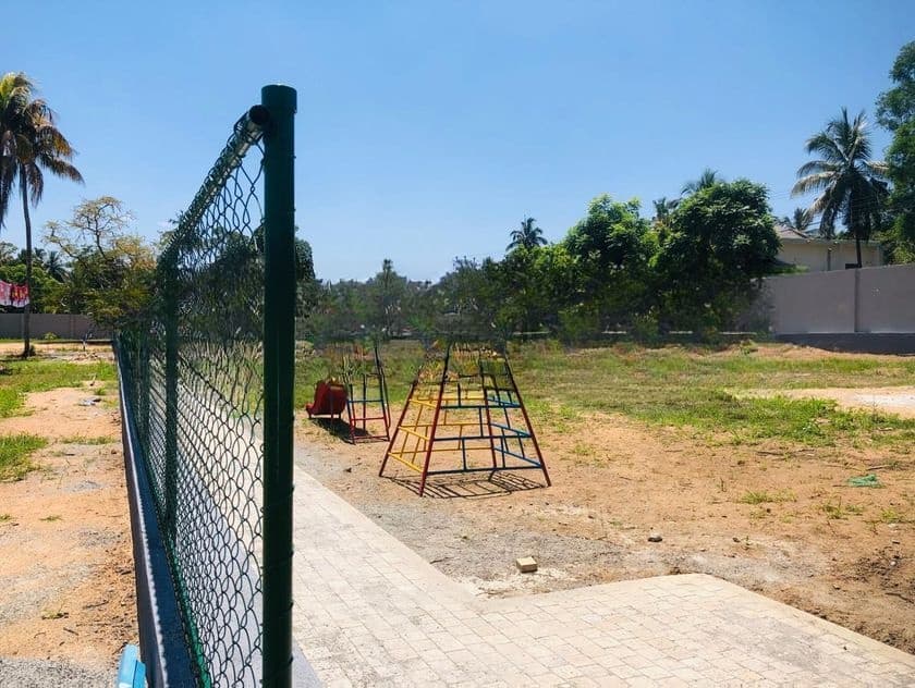 ඉඩමක් මල්කඩුවාවෙන්