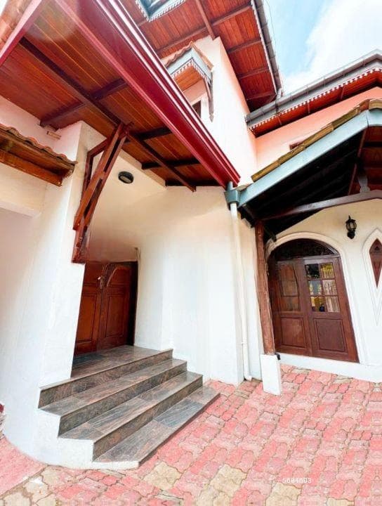 4 Bedroom House in Robert Gunawardena Mawatha, Battaramulla (SH 15069)