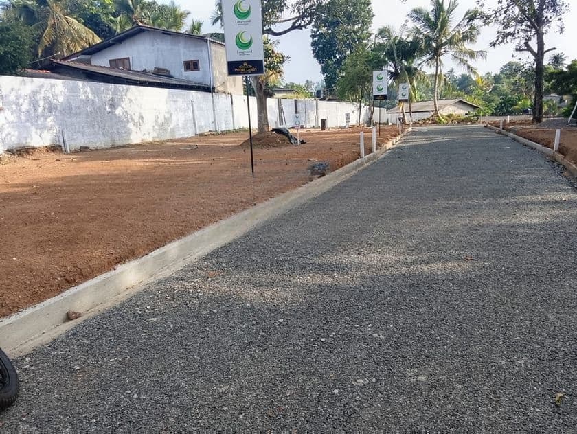 157 පාරට ඇවිදින දුරින් පිළියන්දල වැදගත් පරිසරයක අගනා බිම් කොටස්