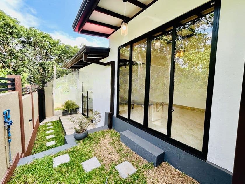 HAS216 - Stunning Architecturally Designed House for Sale in Kesbawa