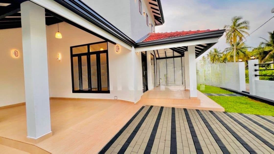 Beautifully Landscape Garden Luxury Single Storey House Sale in Negombo