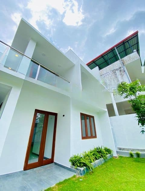 Spacious Family House for Sale – Athurugiriya | 4BR 4 Bath