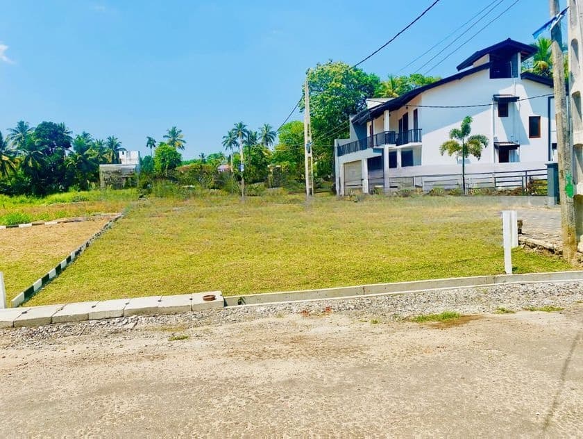 Ideal Land for Business or Dream Home | Athurugiriya M20