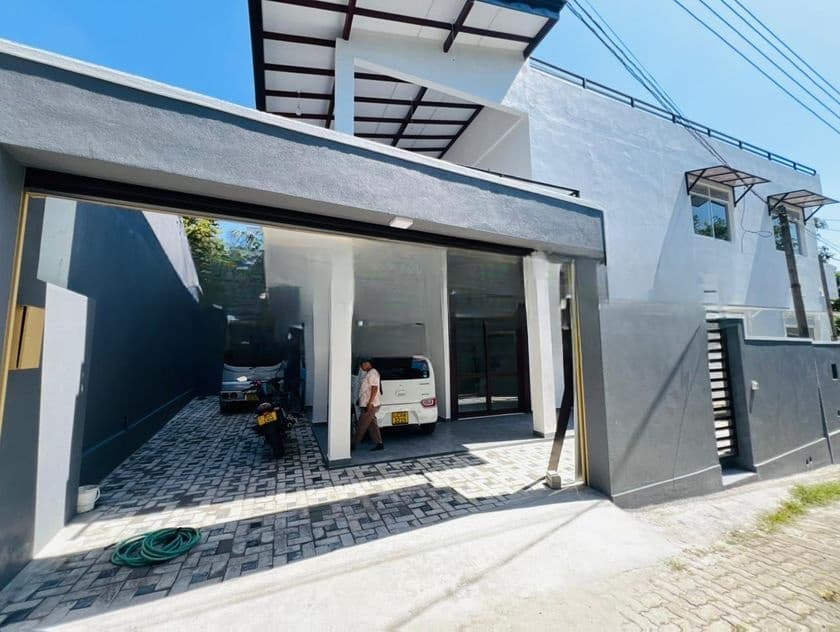 8.5 P With Brand New House In Talawatugoda