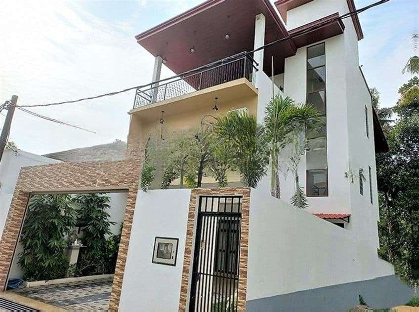 Luxury Three-Story Family House for Sale-maharagama