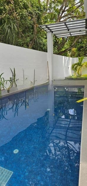 Swimming Pool with Luxury House Piliyandala