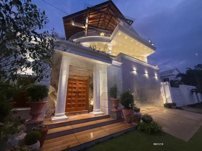 Spacious 6 Bedroom Modern House for Sale in Battaramulla (Montri J)