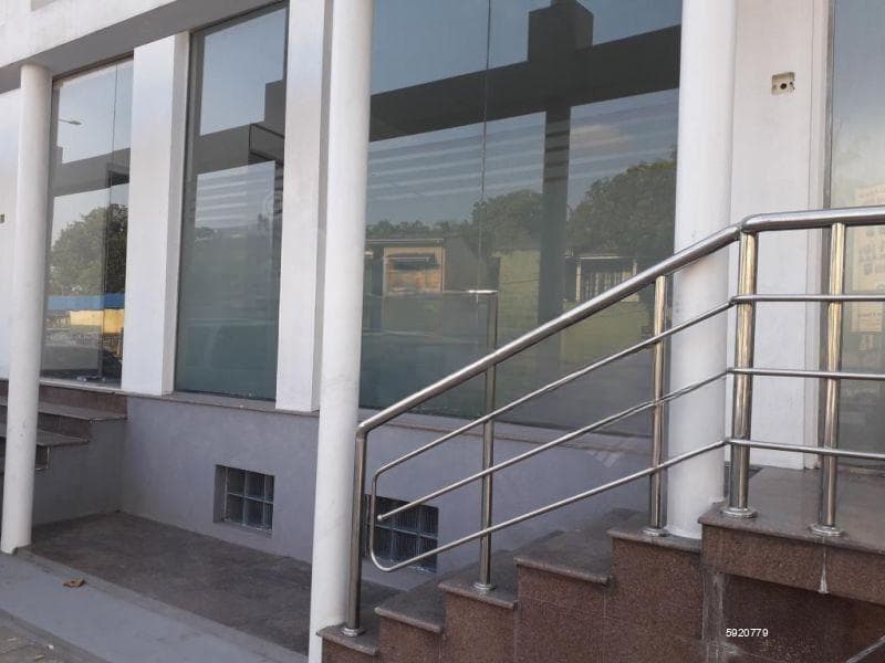Showroom and office space facing Duplication Road (R A de Mel Mw)