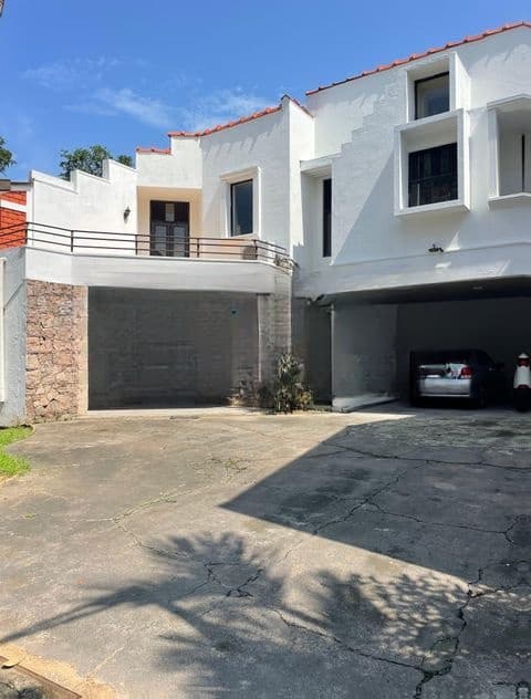 Luxury 2-Storey Residence for Sale – Prime Thalahena Location