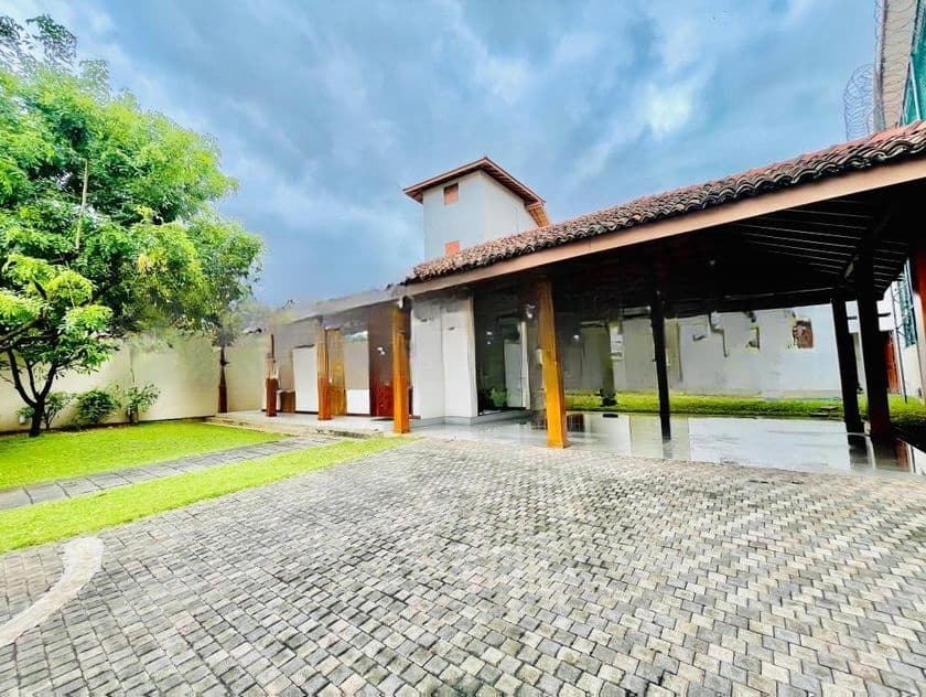 5BR Nugegoda Luxurious House for Sale