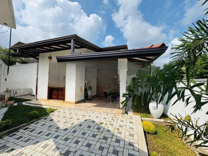 Architectural Designed Brand New House for Sale in Piliyandala