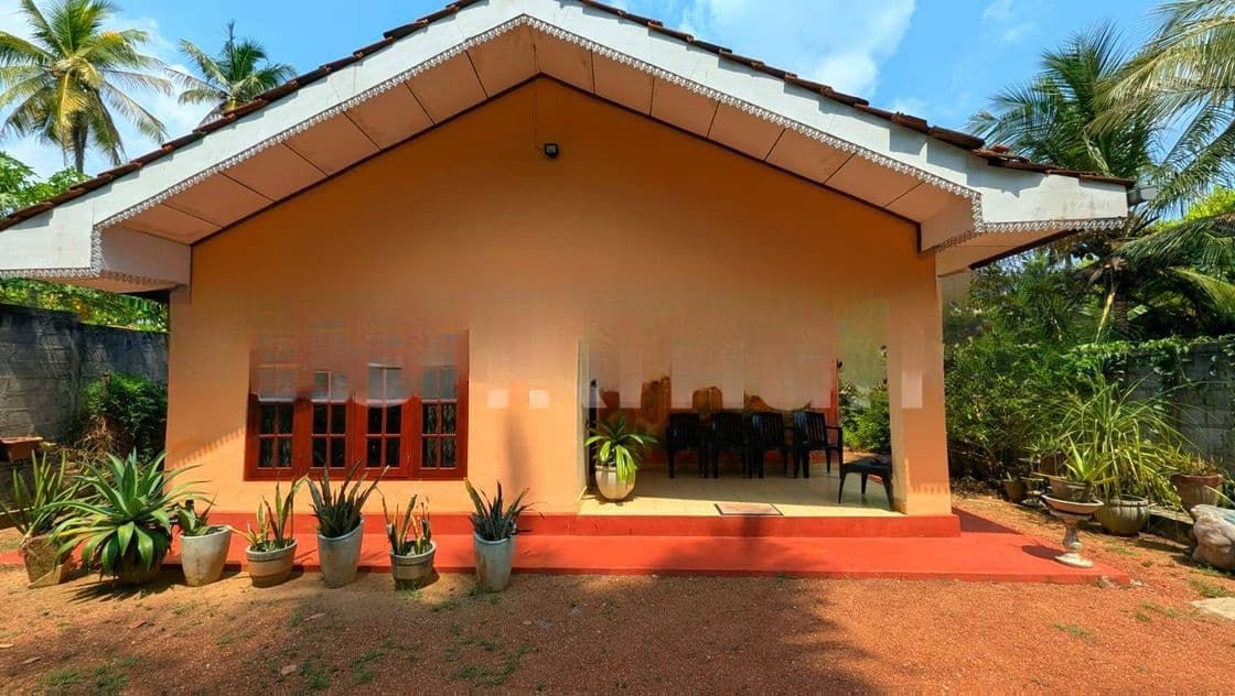 ගම්පහ වීදියවත්තෙන් නිවස විකිණීමට