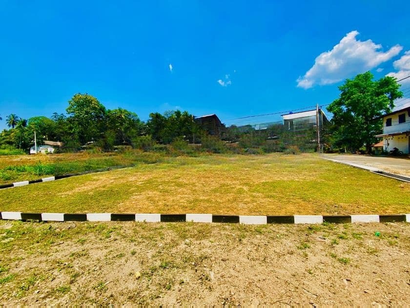 Athurugiriya town land plots L22