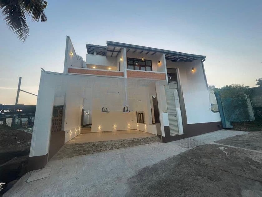 BRAND NEW TWO STORIED HOUSE FOR SALE IN MALABE TOWN (C7-10207)