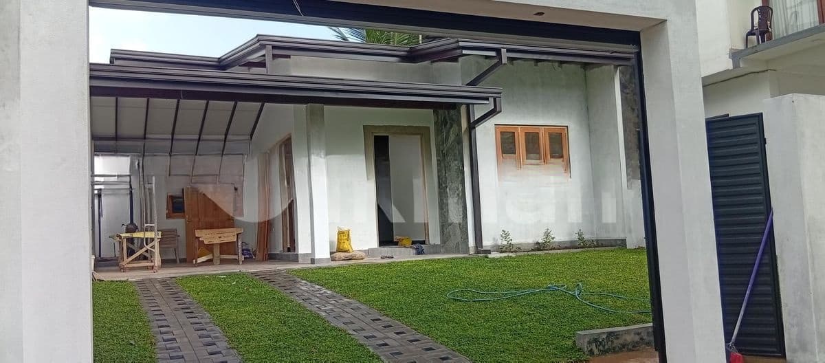 10 Perch Brand New Single Storey House for sale in Athurugiriya