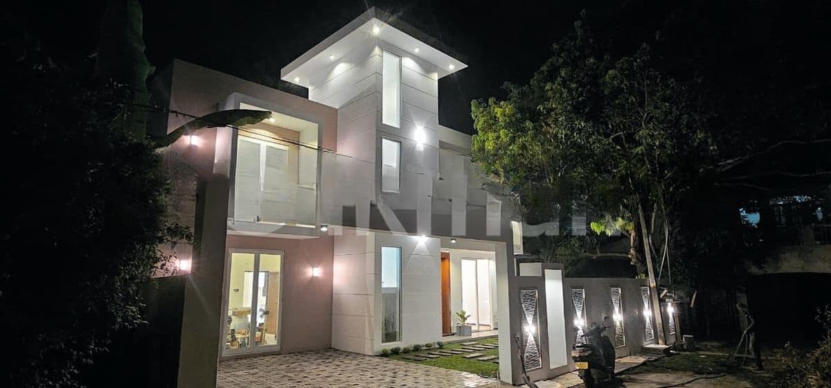 Brand New Super Luxury House with Swimming Pool for Sale in Piliyandala