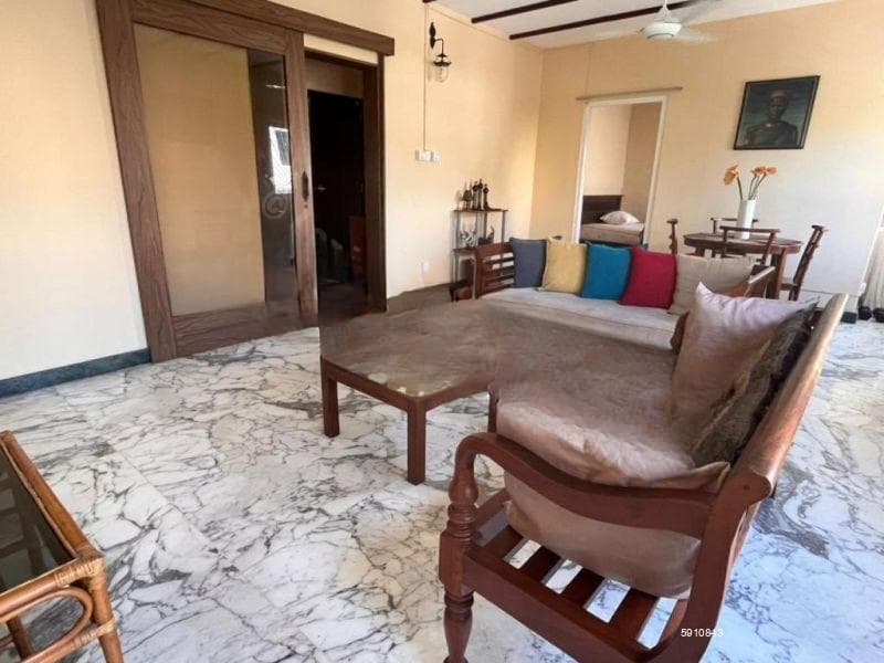 FOR SALE: Well-presented Colombo 5 Apartment