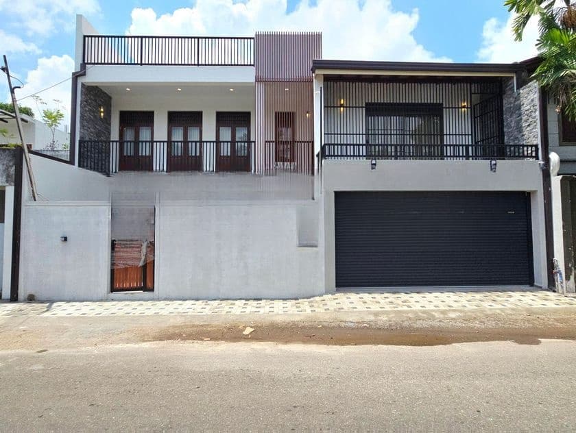 Newly Build Luxury 3 Storey House for Sale in Thalawathugoda