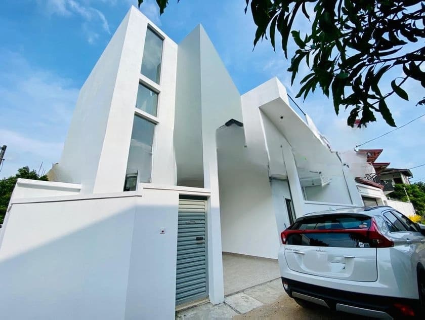 Modern Luxury House for Sale – Athurugiriya