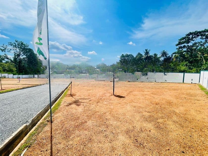 Commercial Land in Athurugiriya