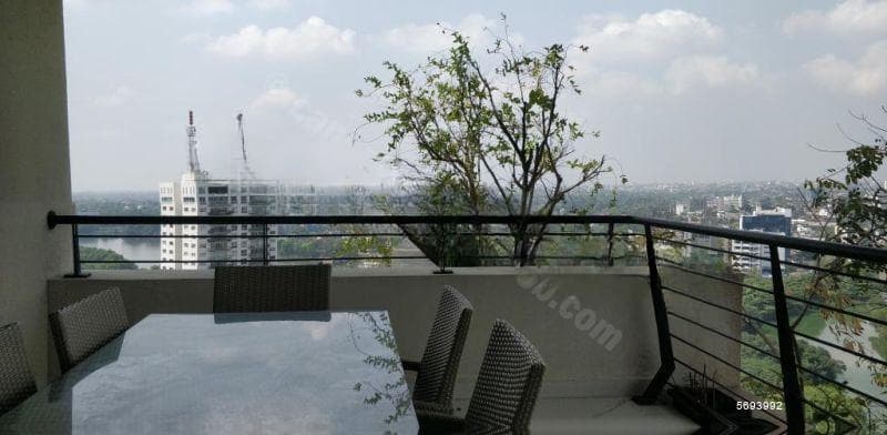 Clear Point - Well maintained 3 bed room apartment on a high floor