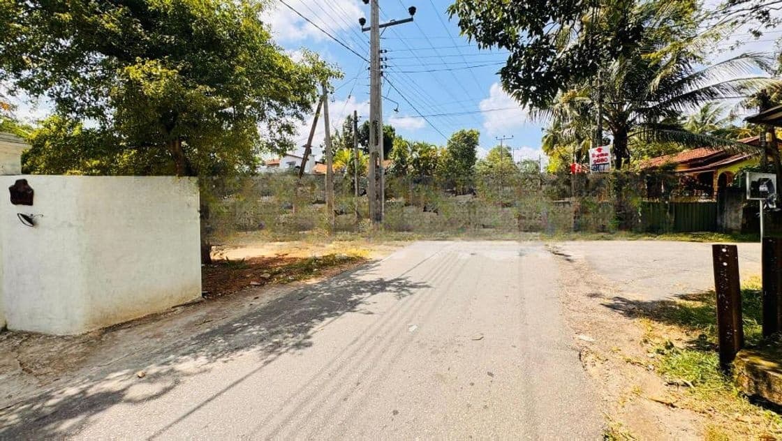 Yakkala 100 M from Kandy Road Land for Sale