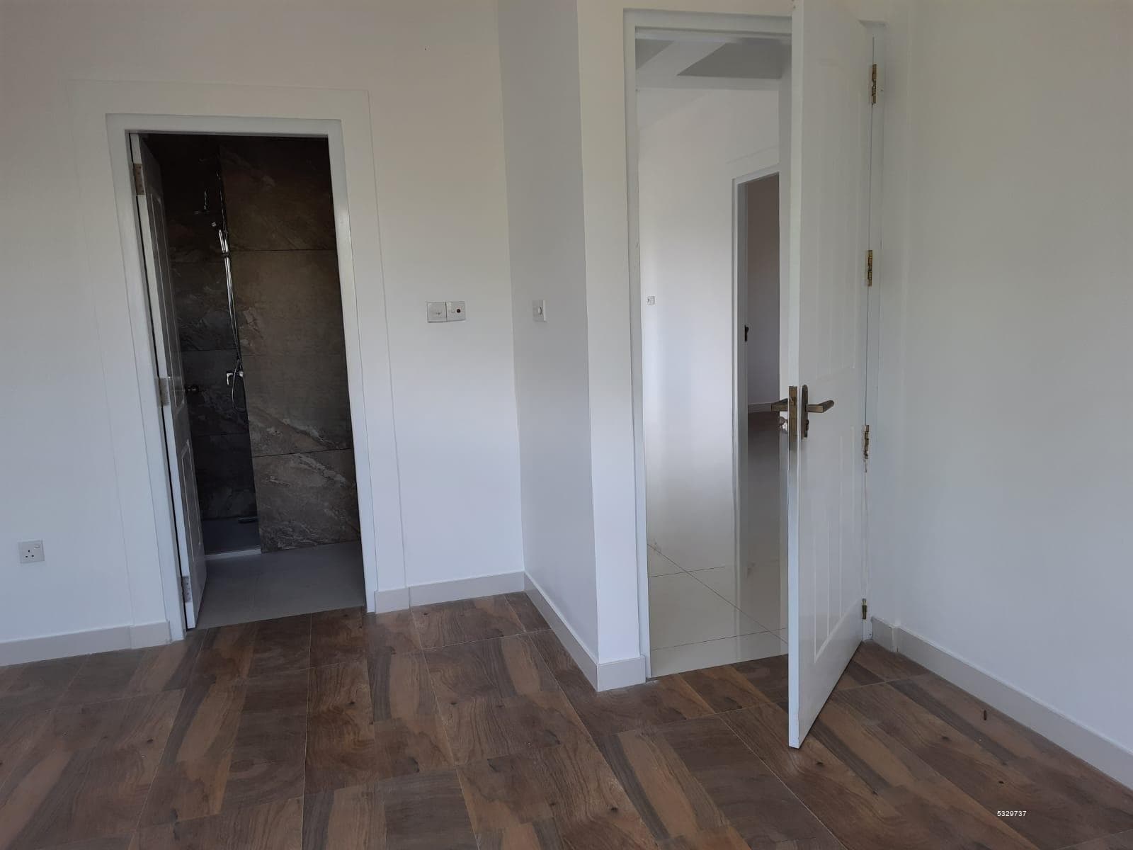 Kalinga place | Colombo 5 | Private Apartment | Unfurnished | 2 Bedrooms | 250K