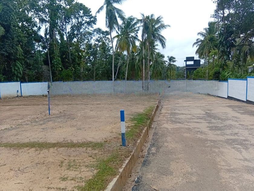 අතුරුගිරිය පුරවරයෙන් විකිණීමට අගනා බිම් කොටස්
