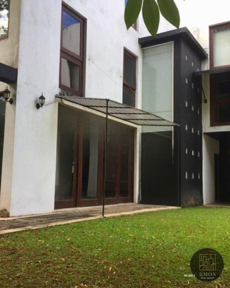 Unique house for rent in lake drive, Rajagiriya