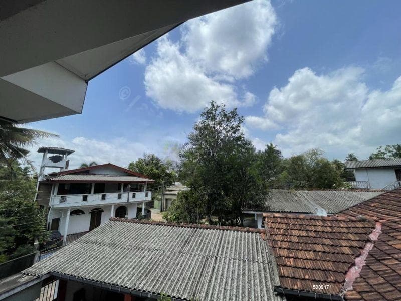 Valuable 10 perches land for sale at Athurugiriya