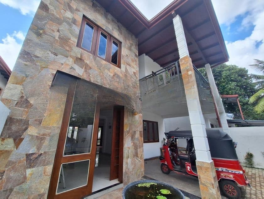 Modern Luxury House for Sale in Thalawathugoda