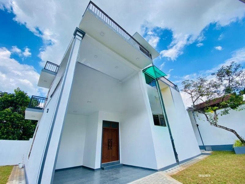(PR1580)🏡✨ Elegant 3-Storey Luxury Home for Sale in Athurugiriya – Prime Residential Area ✨🏡