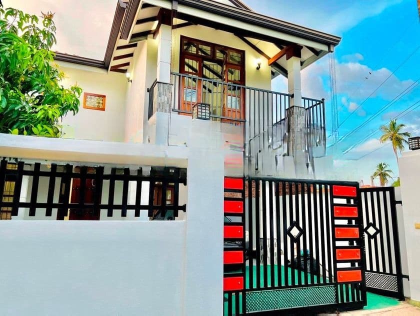 Beautiful Solid An Upstairs House For Sale In Negombo Daluwakotuwa