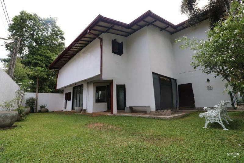FOR SALE: Glorious Nawala Family Home with Pool