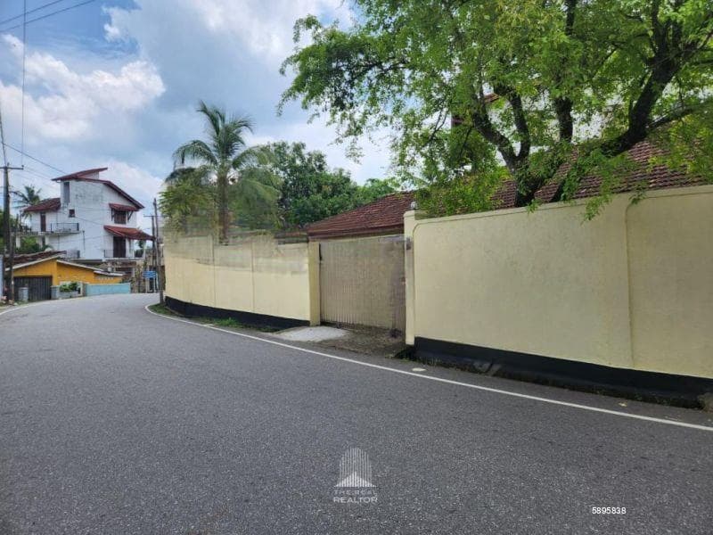 House for Sale at Baddagana Road South, Pita Kotte (HSSH123)