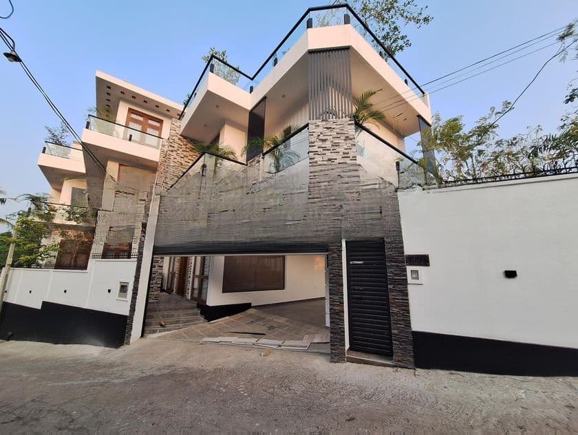 Battaramulla House for Sale with Furniture